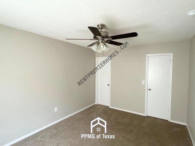 Building Photo - 4900 Barbados Ave