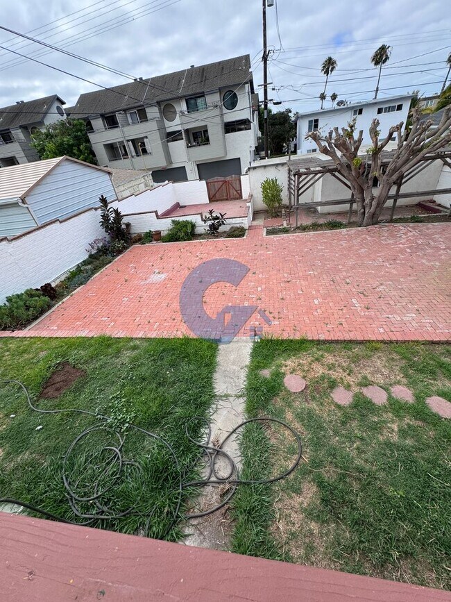 Building Photo - Newly renovated 3 Bed/2.5 Bath Home in Pacific Beach for rent!
