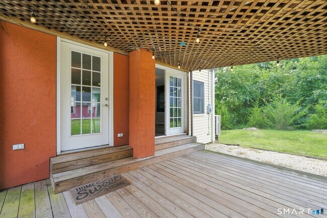 Building Photo - 107 Town Farm Rd