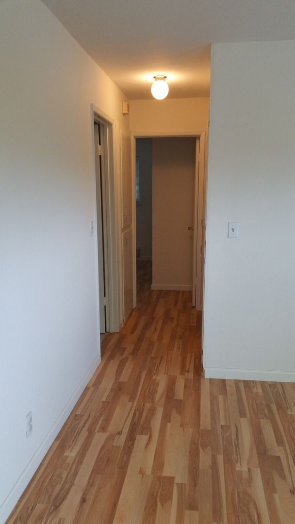 Building Photo - CAMBRIAN - Remodeled upstairs unit - great...