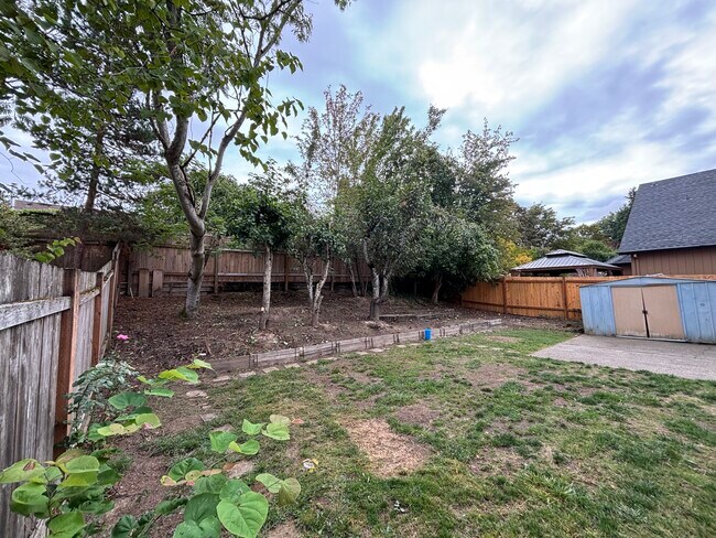 Building Photo - 7050 SW 174th Ave