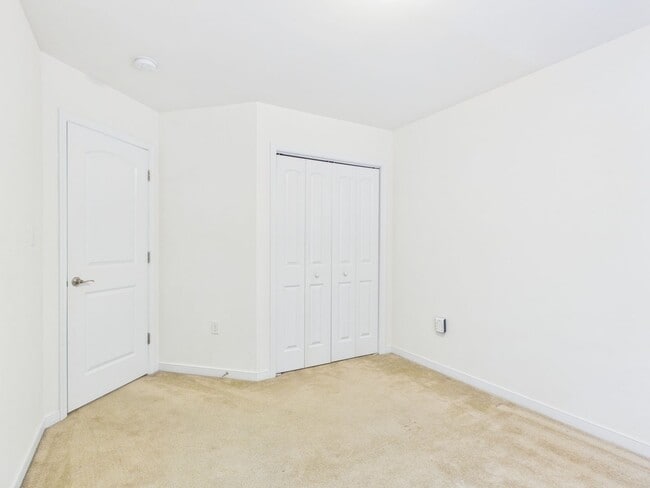 Building Photo - 3015 Chislet Dr
