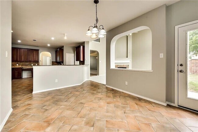 Building Photo - 9304 Regal Oaks Dr