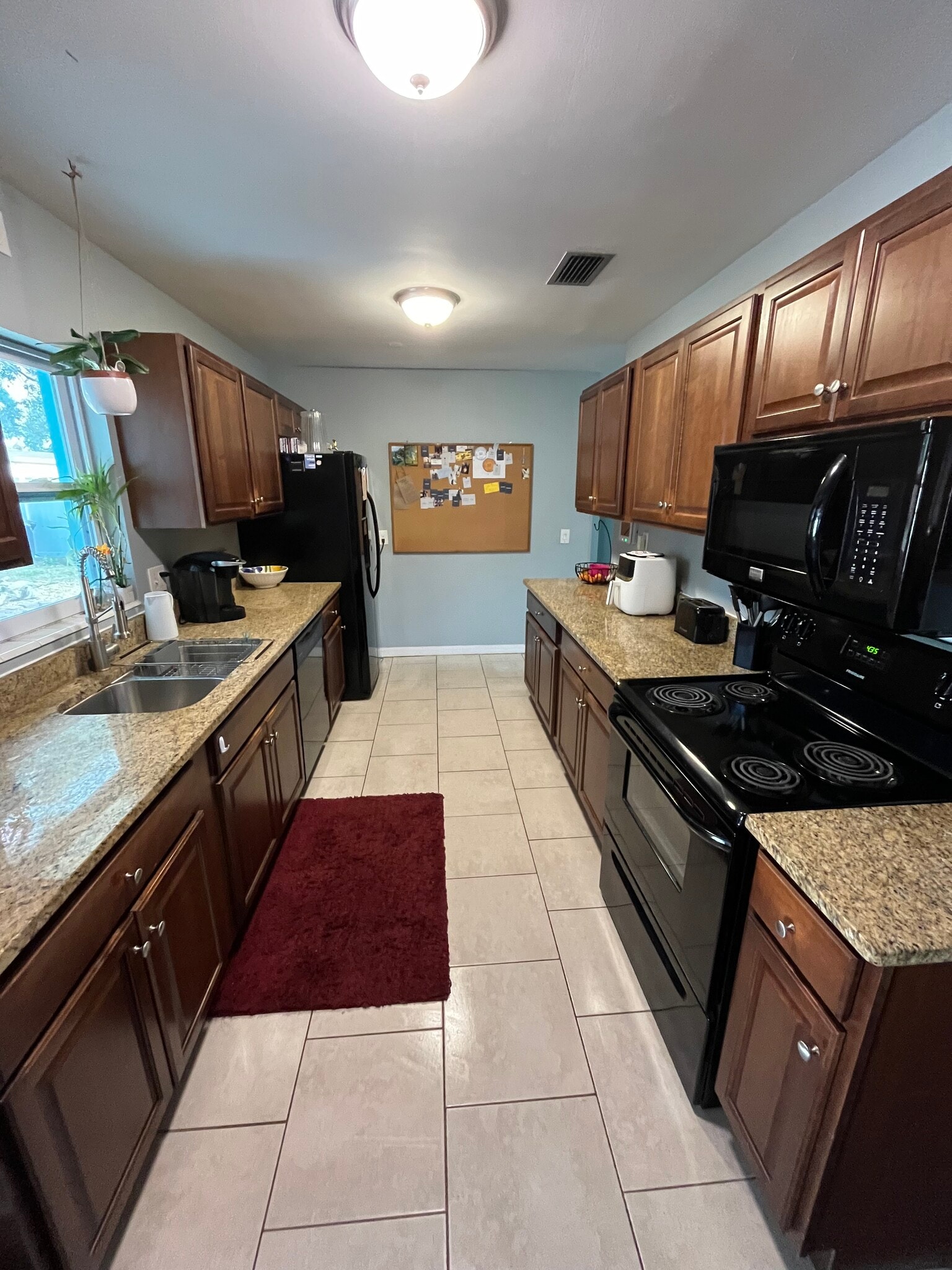 Kitchen - 1833 Lombardy Dr