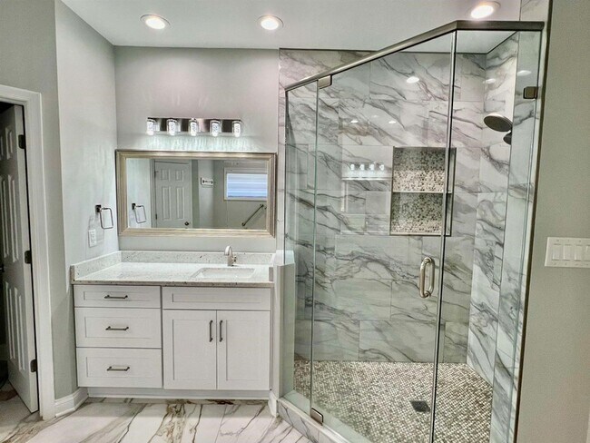 Building Photo - 1155 River Oak View Dr