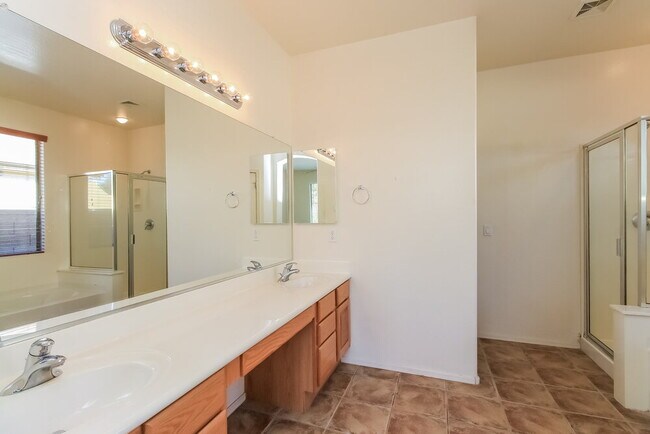 Building Photo - 6279 S Sunnyvale Ct