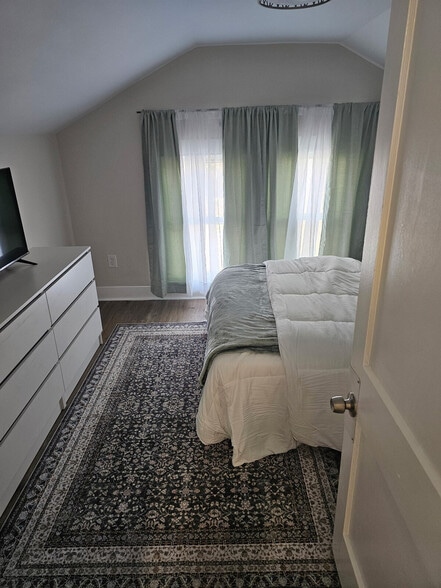 Building Photo - 1106 Central Ave