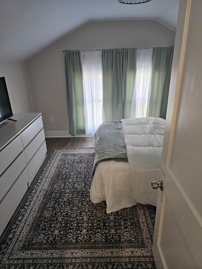 Building Photo - 1106 Central Ave