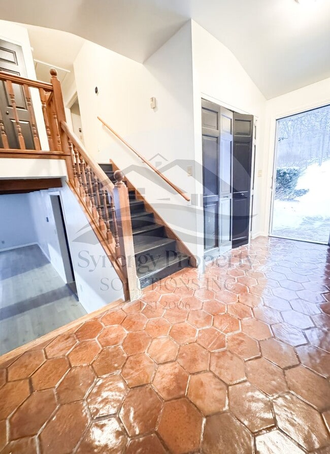 Building Photo - Lexington Schools Split Level