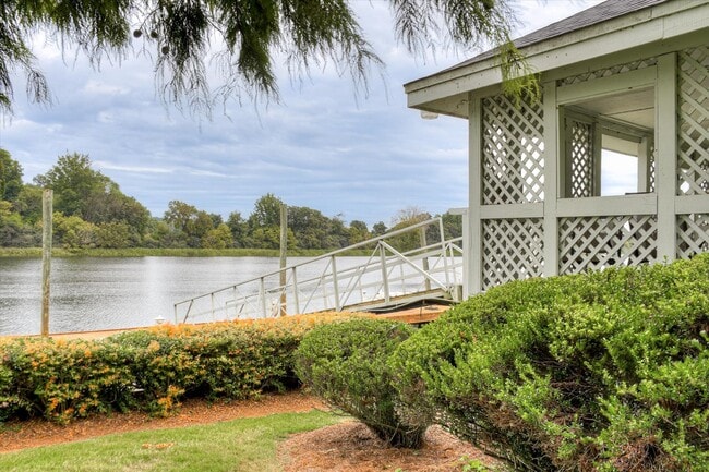 Building Photo - 106 Riverbend Dr