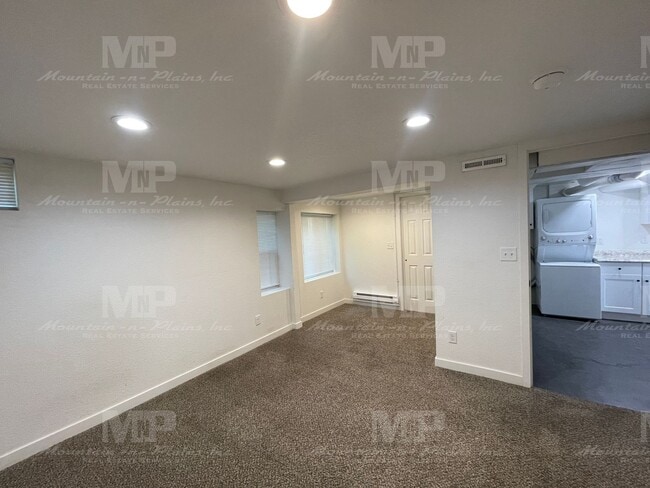 Building Photo - 610 S Loomis Ave