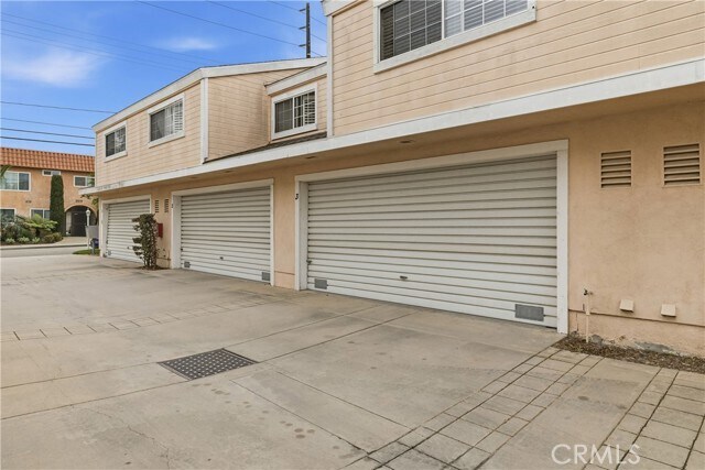 Building Photo - 2217 Vanderbilt Ln