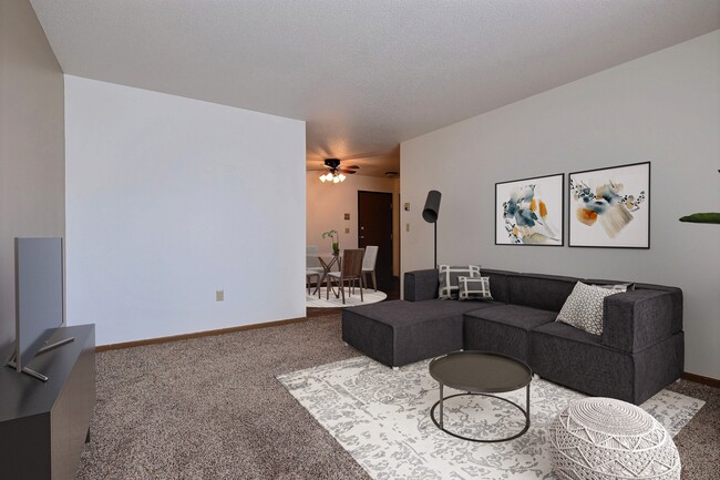 Fargo, ND Sterling Park Apartments | Living - Sterling Park