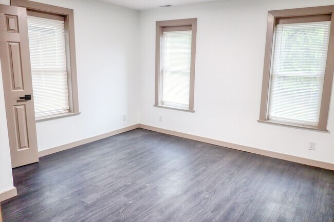 Building Photo - 1121 N Dearborn St