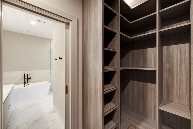 Building Photo - 1711 Allen Pkwy