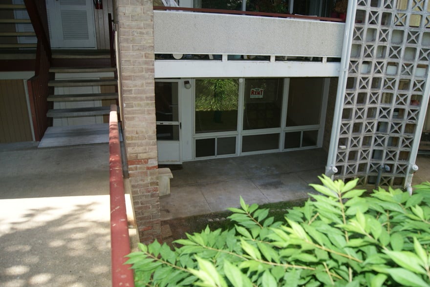 Building Photo - 7527 Spring Lake Dr