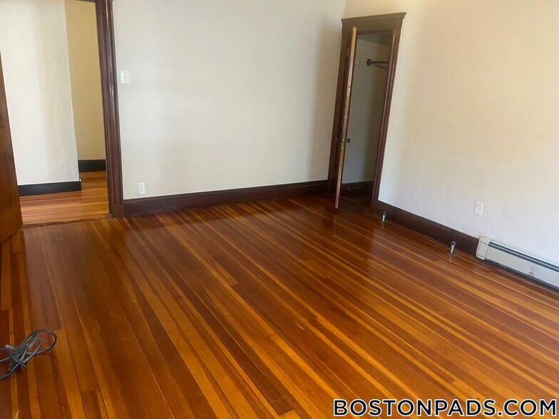 Building Photo - 225A Walnut Ave