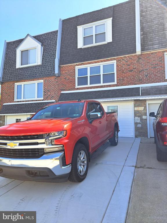 Building Photo - 3712 Clarendon Ave