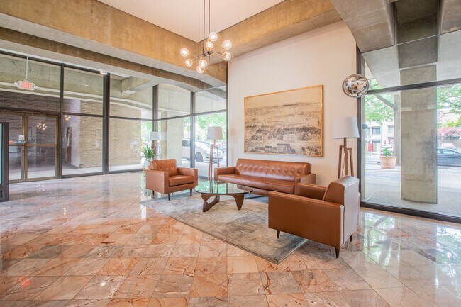 Building Photo - Charming Studio Condo in Southwest Waterfr...