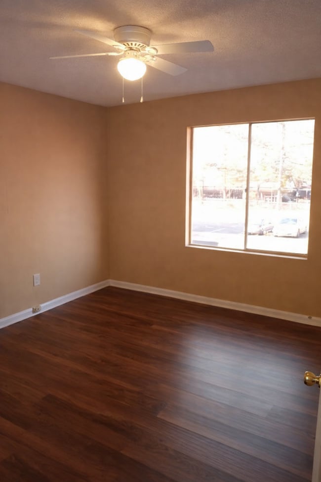 Building Photo - Coming Soon: 3 Bed, 2.5 Bath Condo