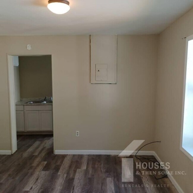 Building Photo - 120 Owens St