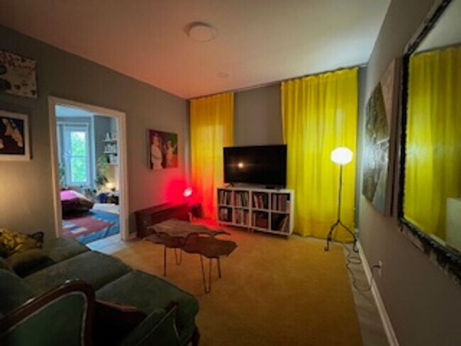 Building Photo - Spacious 3BR (or 2BR + Office) w/ In-Unit Laundry – Renovated, Near Yale SOM