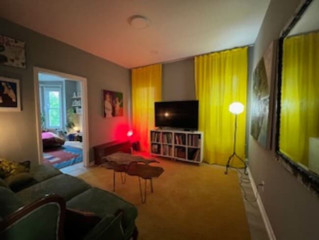 Building Photo - Spacious 3BR w/ In-Unit Laundry – Renovated, Near Yale SOM