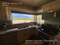 Building Photo - 3 Bedroom 2 Bath perched on a scenic overl...