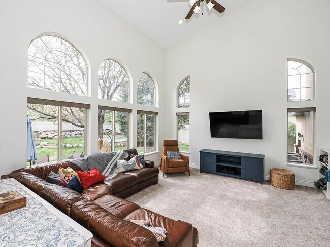 Building Photo - 4 Bedroom, 2.5 bathroom Bluffdale Home