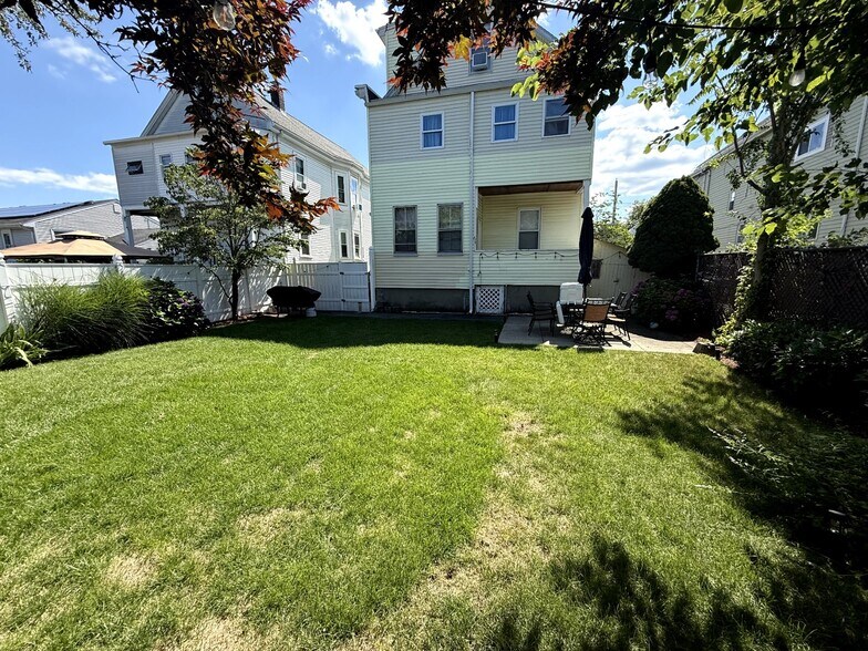 Building Photo - 82 Suffolk St