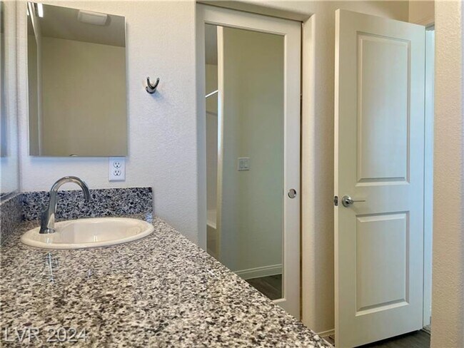 Building Photo - Brand New 4 Bedroom Townhome-Sunrise Manor