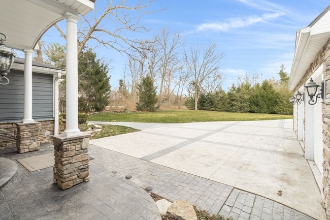 Building Photo - Stunning 5-Bed, 4.5-Bath Custom Home on Du...