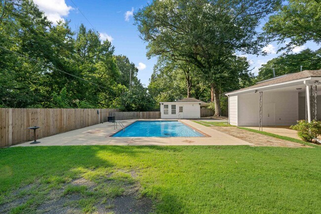 Building Photo - 1539 Brookside Dr
