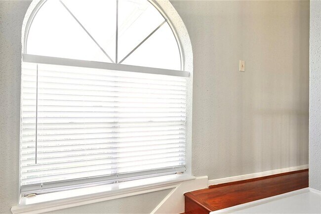Building Photo - 3114 Hollow Creek Ct