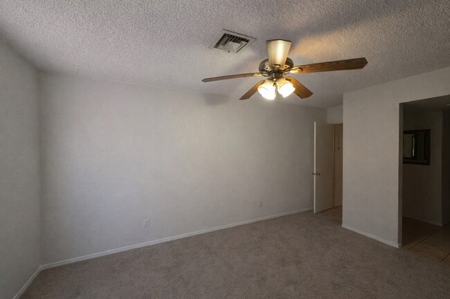 Building Photo - 1625 W Hillside Pl