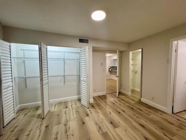 Building Photo - 1256 S Military Trail