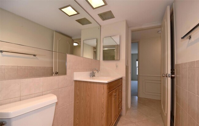 Building Photo - 3850 Galt Ocean Dr