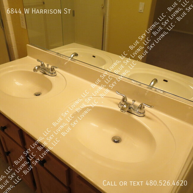 Building Photo - 6844 W Harrison St