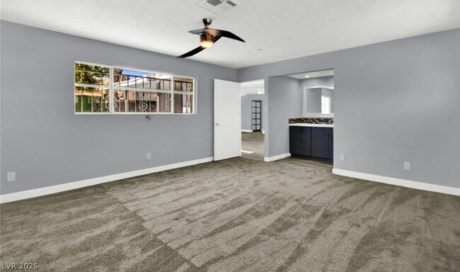 Building Photo - 1056 E Oakey Blvd