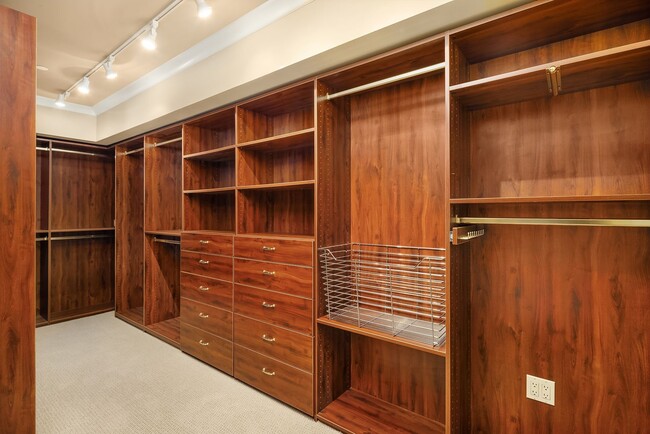Building Photo - Luxury Penthouse with 600+ Sqft Terrace & ...