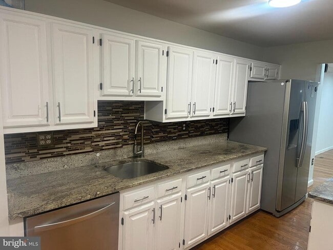 Building Photo - 14432 Four Chimney Dr