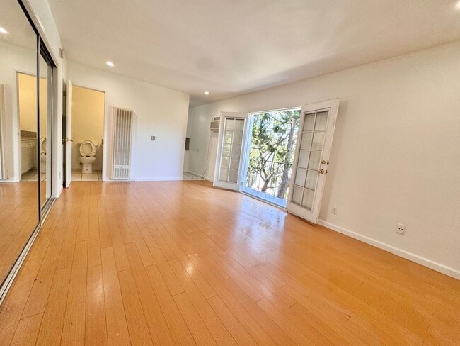 Interior Photo - KP