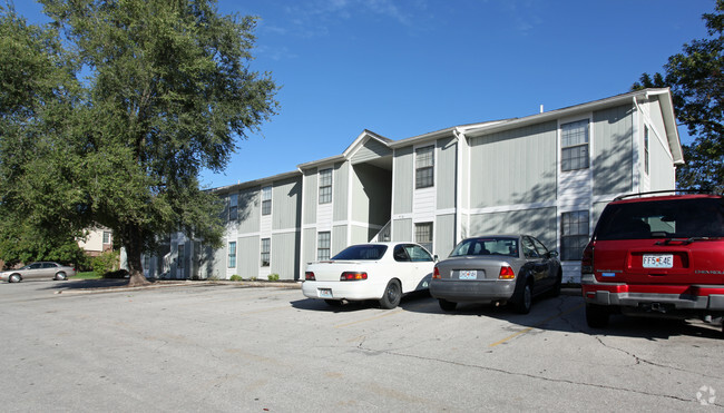 Building Photo - Blue Ridge Court Apartments