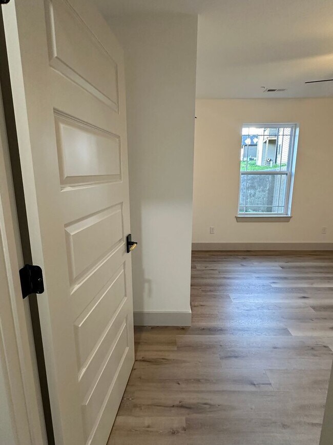 Building Photo - NEW CONSTRUCTION 5 Bed 3 Bath w/ Walk Out Basement Waynesville School District