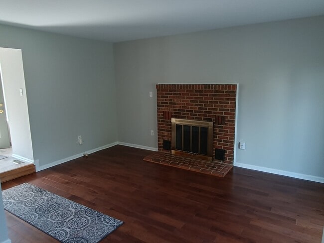 Building Photo - This charming 1,732-square-foot single-family home offers 3 bedrooms and 3 bathrooms, featuring a...