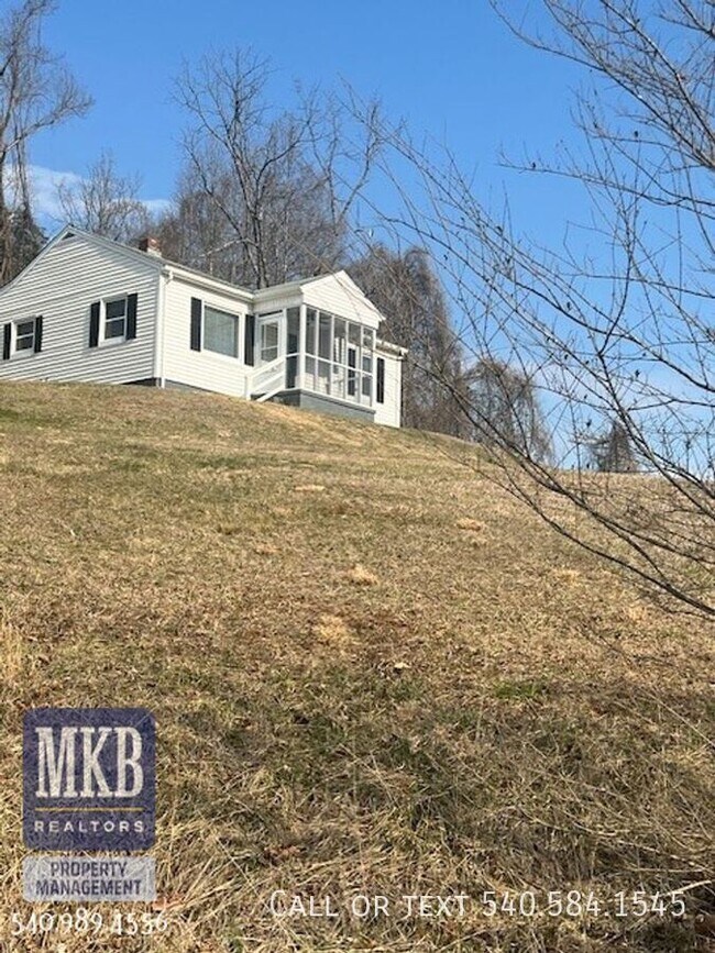Building Photo - 6221 Shady Acres Dr