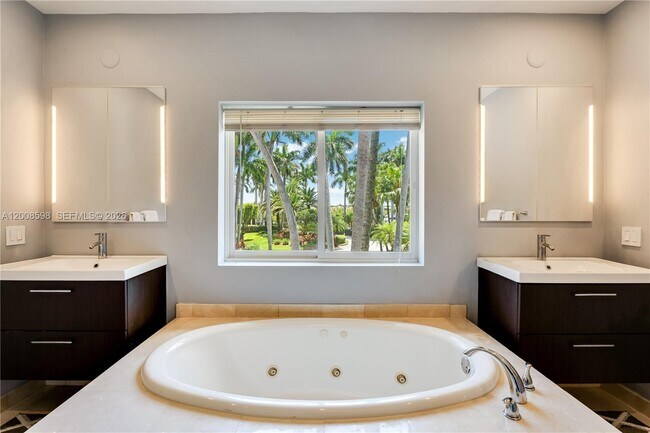 Building Photo - 13636 Deering Bay Dr