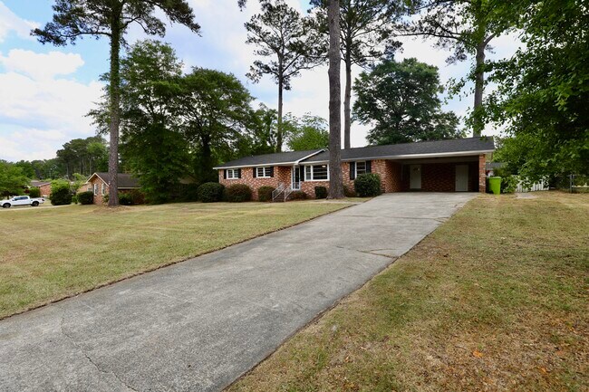 Building Photo - 1912 Dominion Dr