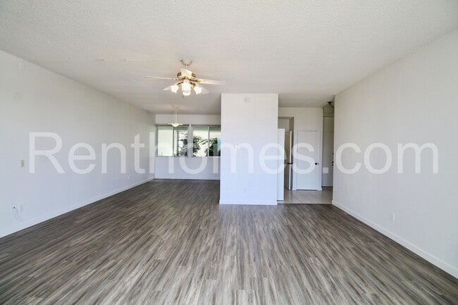 Building Photo - La Jolla, 5383 Chelsea St #104, Beautiful Ocean Views, Controlled Access Building and Parking!
