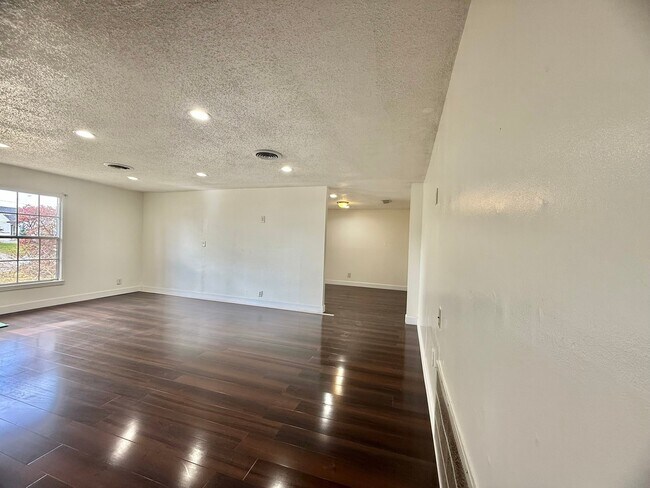Building Photo - 3527 Rosedale St